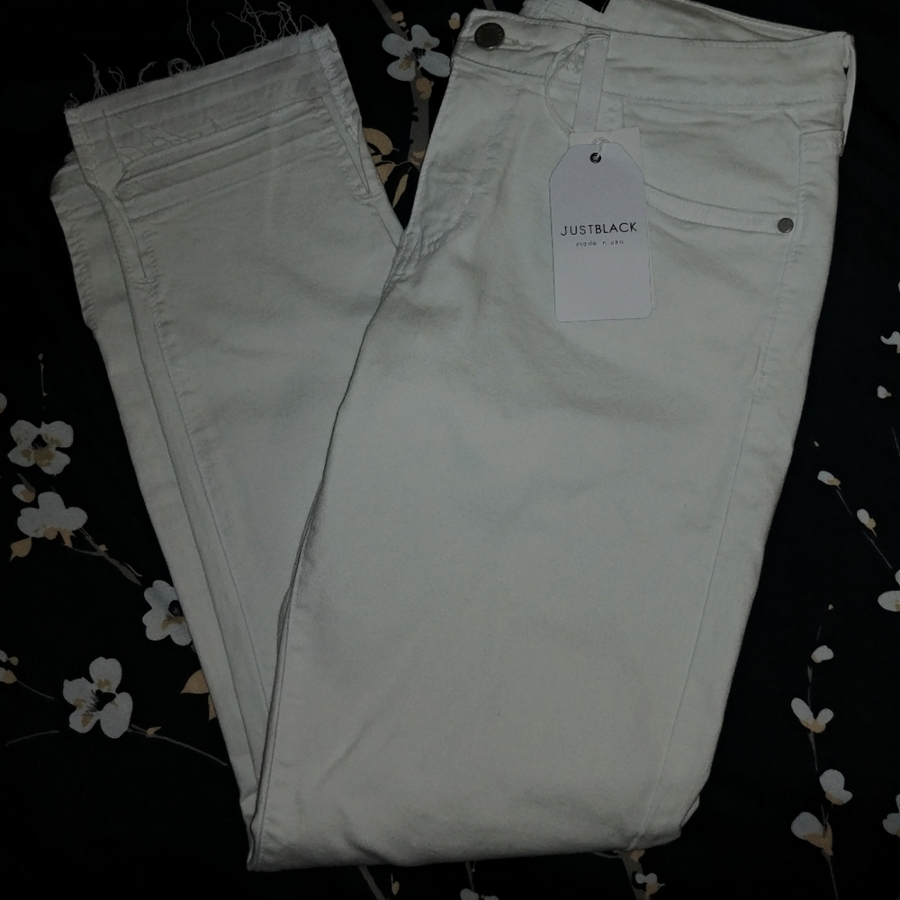 NWT - Just Black- White skinny jean -Size 27P